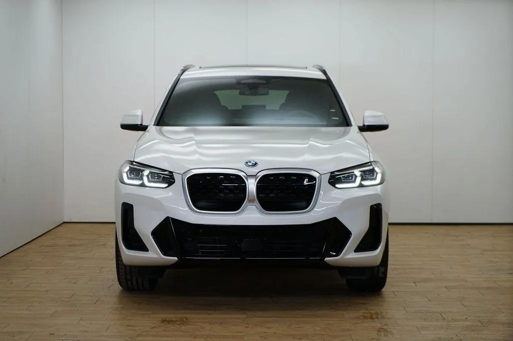 BMW iX3 Image 2