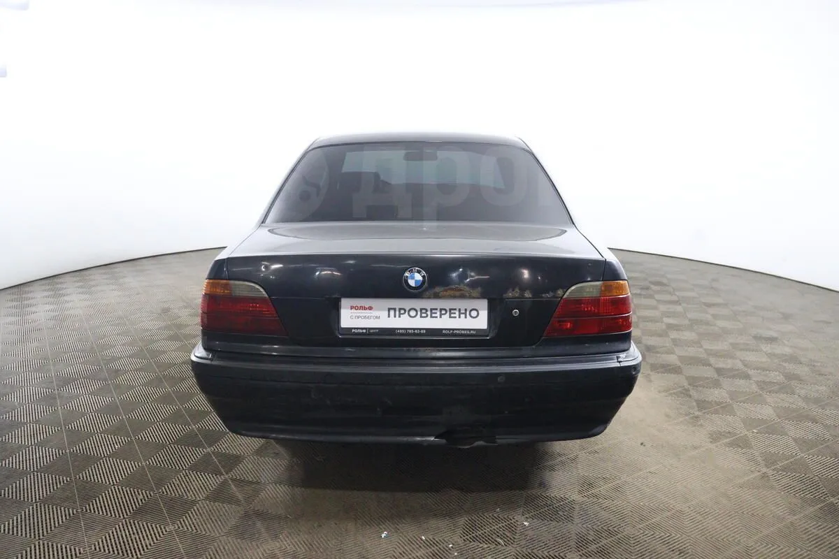 BMW 7-Series Image 6